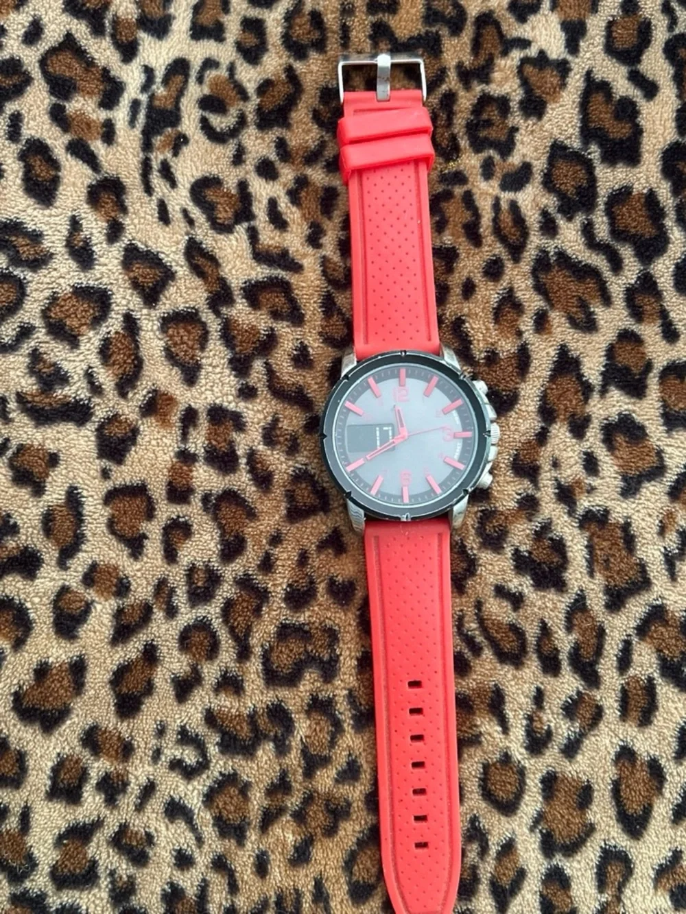 Red Silicone Strap Men’s Watch - Unbranded